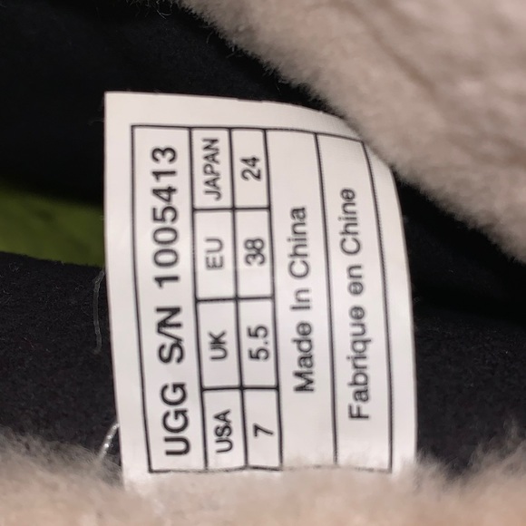 Woman’s Ugg Beckham Black Suede Sheepskin Boots - Picture 7 of 7